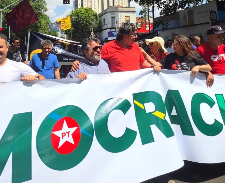 Carlos Bernardo participa em Campo Grande de ato contra anistia e ‘PEC da Blindagem’