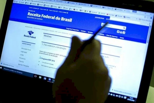 Trabalhador que ganha 1,5 salário mínimo poderá pagar IRPF em 2023