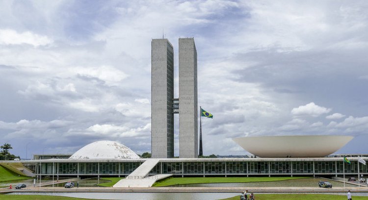 Em recesso, parlamentares reforçam pré-campanhas nos estados