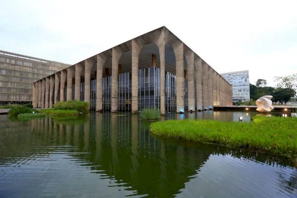 Embaixada do Brasil na Ucrânia recebe e-mail com ameaça a funcionários