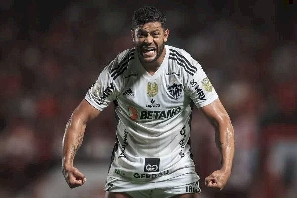 Hulk posta levantamento em que ele só perde para Messi