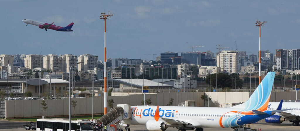 Passageiros ajudam a impedir queda de avião após grave incidente em voo entre Dubai e Tel Aviv