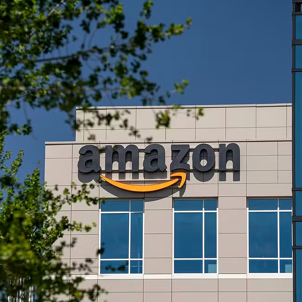 Amazon fecha acordo bilionário para garantir energia de emergência a data centers