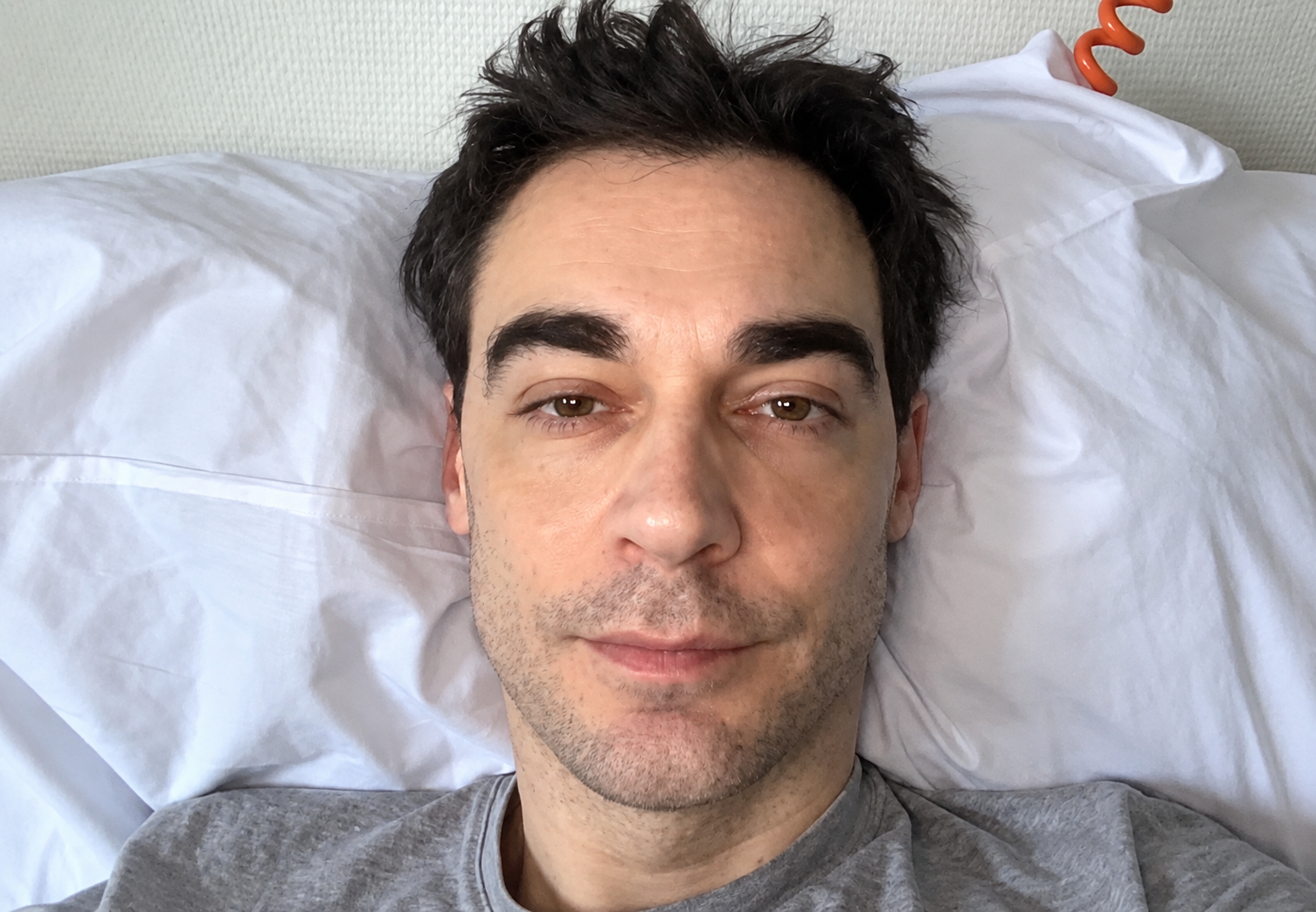 Ator francês Arnaud Denis morre aos 43 anos na Bélgica após anos de complicações de saúde