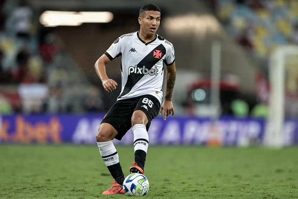 Mateus Carvalho volta a ficar à disposição do Vasco após nove meses afastado