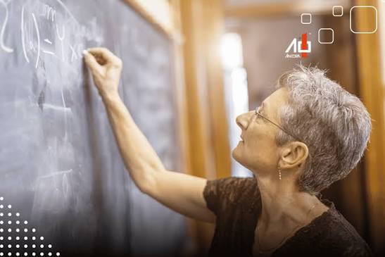 Brasil perde professores jovens e número de docentes com mais de 60 anos dobra em uma década