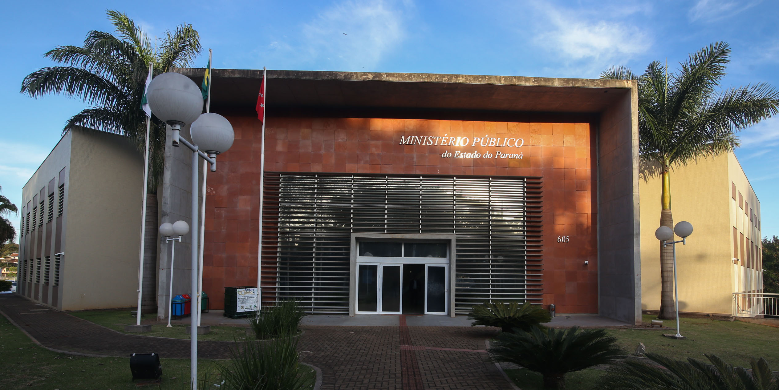 Jovem morre após cair de prédio em Londrina e MP denuncia quatro por tortura e fraude