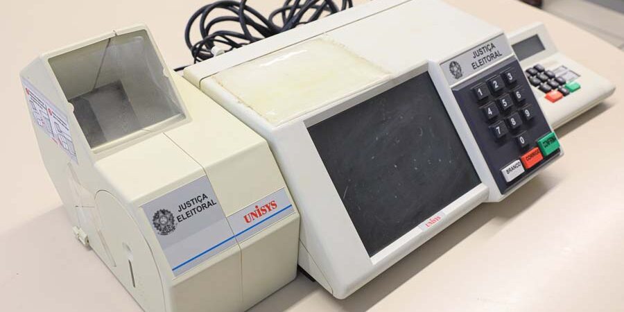 Urna eletrônica completa 30 anos com sistema ampliado de segurança e auditoria