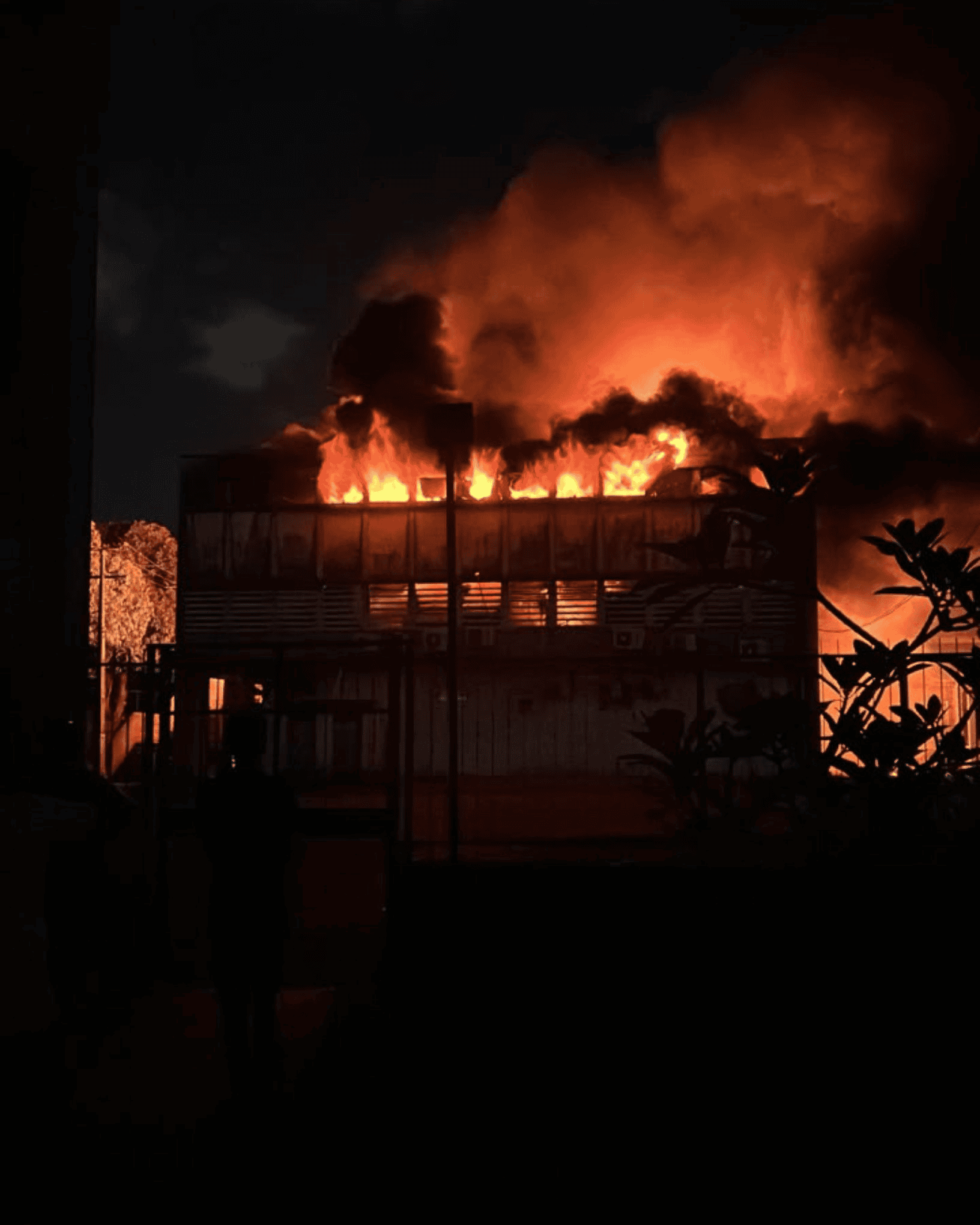 Incêndio destrói laboratórios da UFPE; prejuízo pode chegar a R$ 100 milhões