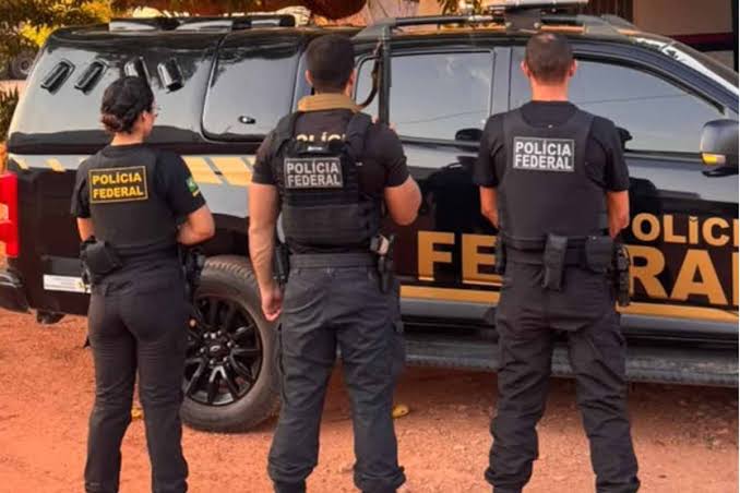 PF mira policiais suspeitos de vender fuzis e repassar informações a facção no Rio