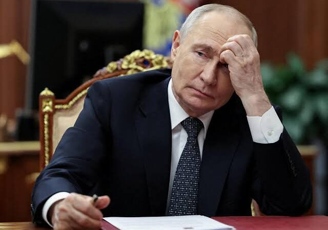 Rússia e Ucrânia intensificam ataques enquanto negociações de paz voltam ao debate internacional